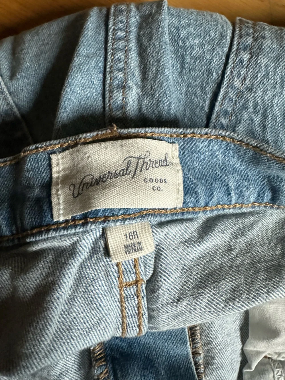 Universal Thread Rhinestone Straight Leg Jeans Light Wash (Size 16R)